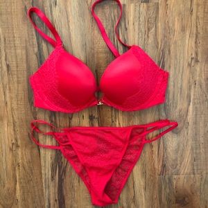 NWOT Victoria’s Secret Bra and Panty Set
